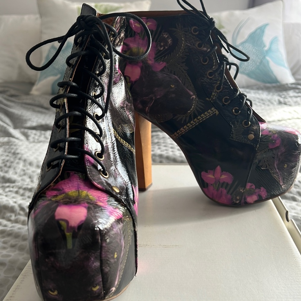 Jeffrey Campbell- Gorgeous Flower Embroider Lace Up Booties Havana Last Size 8